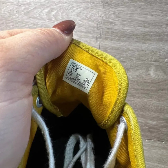 Vans Authentic Women's‎ Yellow Suede Sneakers Size 8.5 Casual Skateboarding - Picture 5 of 5